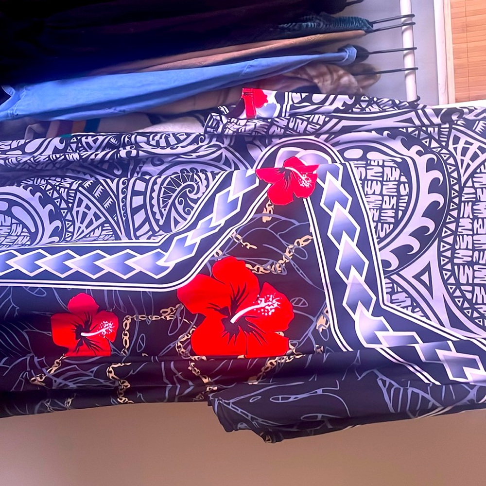 Hawaiian wrap |one size | great use of any style with